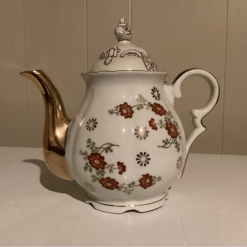 Very pretty. Vintage Trimont Ware Floral Teapot with Gold Trim